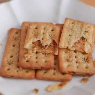 酥脆饼干 独立包装 办公休闲小零食350克 香菜牛肉馅饼干 老饶家