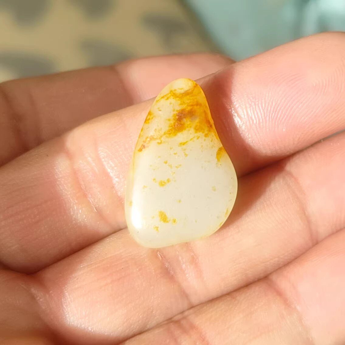 正宗新疆和田玉籽料真皮撒金皮暖白玉小原石玩了挂件水滴型吊坠