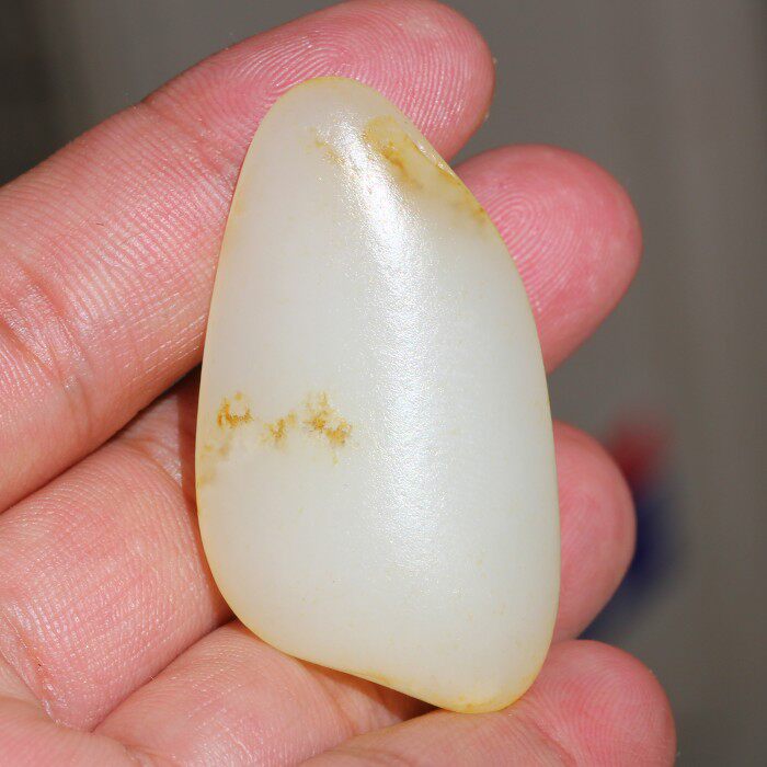 正宗新疆和田玉籽料原皮洒金皮一级白羊脂玉玉龙河原石挂件坠推荐