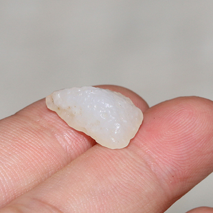 正宗新疆和田玉金胡杨戈壁一级白油润精品小挂件戒面羊脂玉原石