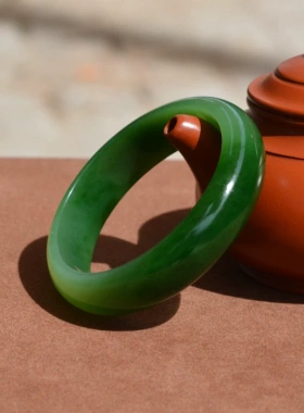 手镯新疆和田玉碧玉菠菜绿