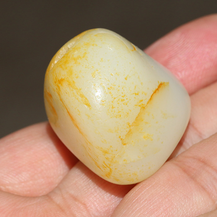 正宗新疆和田玉籽料洒金皮暖白老熟羊脂玉玉龙河原石玩料挂件优质