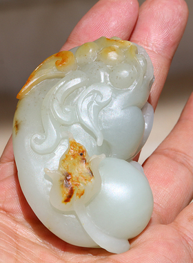 雕件玉石貔貅和田玉籽料青白挂件