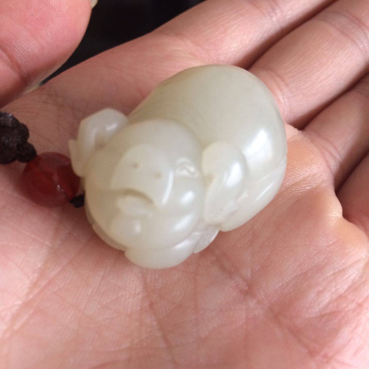 正宗新疆和田玉籽料原皮洒金皮油润白玉生肖挂件苏工精美福猪吊坠