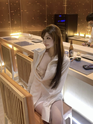 GGQSDZ【韩模女友】掐出腰线收腰性感翻领缎面醋酸白衬衫