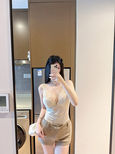 GGQSDZ【百搭经典】缎面蕾丝拼接V领打底吊带背心
