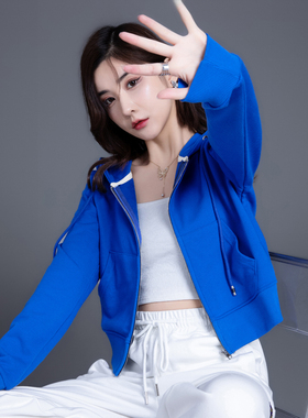 蓝色女士卫衣外套女春秋休闲运动2026新款开衫小个子短款上衣连帽