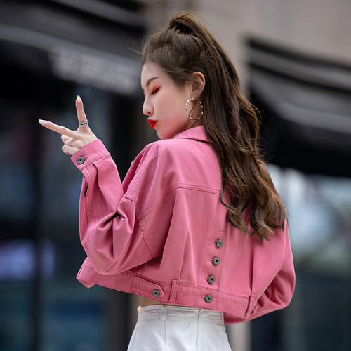 玫红色短款牛仔外套设计感小个子