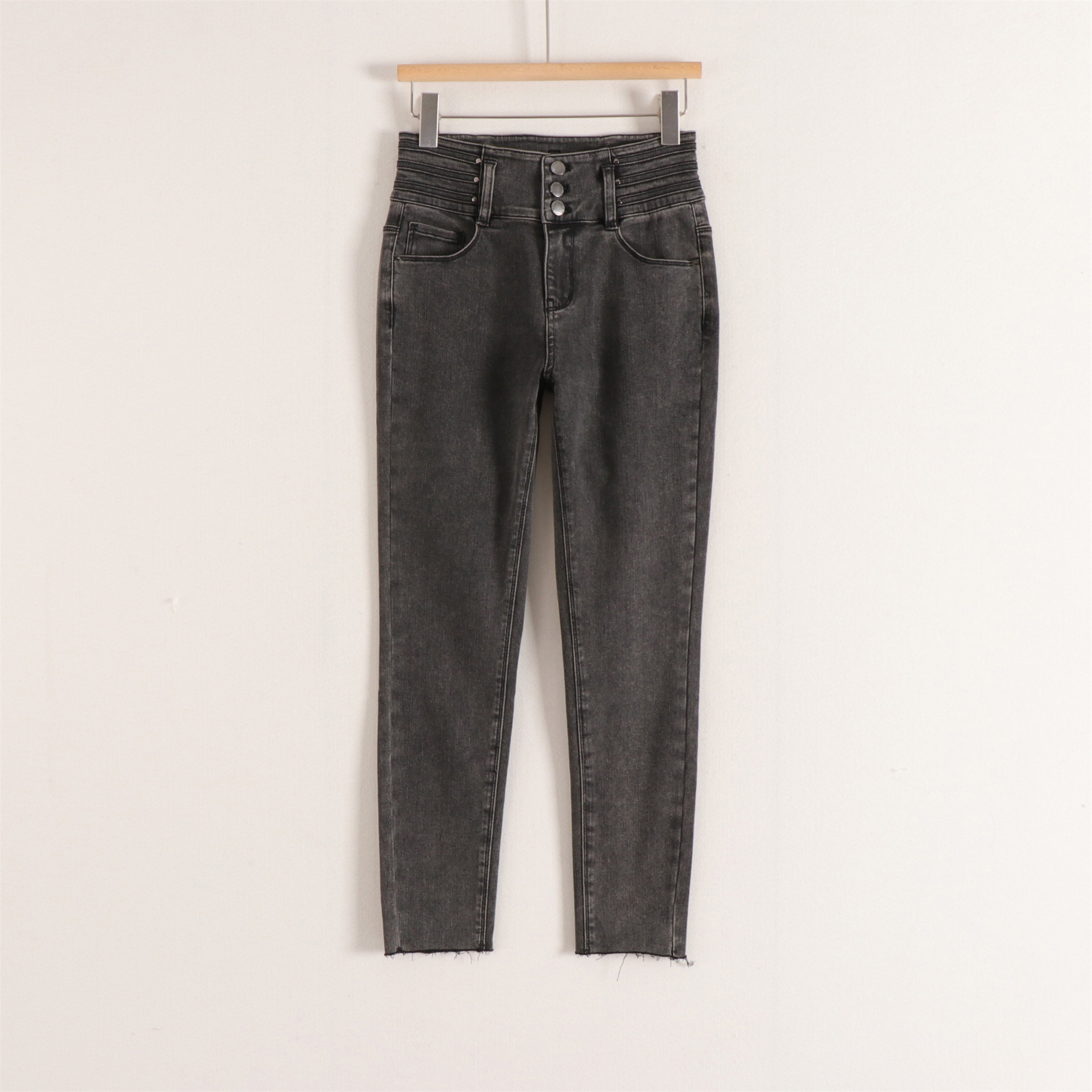 剪裁毛边高腰三粒扣高弹紧身铅笔裤简约显瘦九分牛仔裤女25春秋装