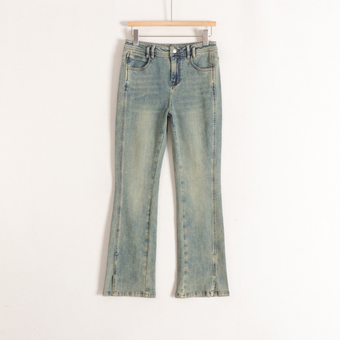 【言】中腰高弹微喇叭复古磨白做旧牛仔长裤女26春装新款品牌折扣