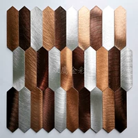 Вертикальные полоски темно-коричневого цвета по 10,76 шт. на сторону.