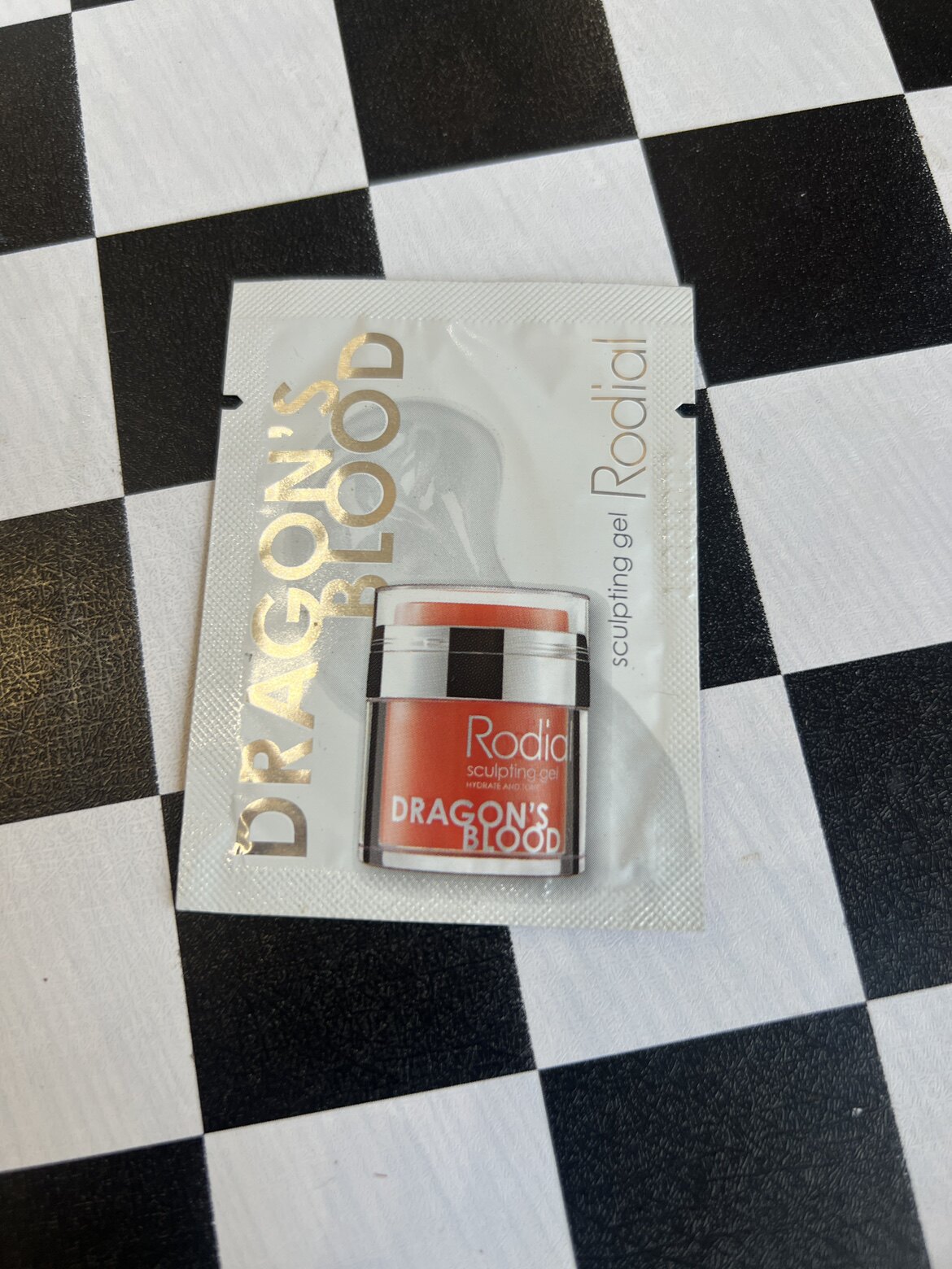 满百包邮 Rodial龙血保湿精华凝霜啫喱面霜2ml 小样镇静修护紧致