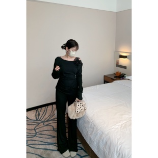 10.21纸片人穿搭 3件 大圆领修身 上衣 两件 微喇长裤 11.9开89元