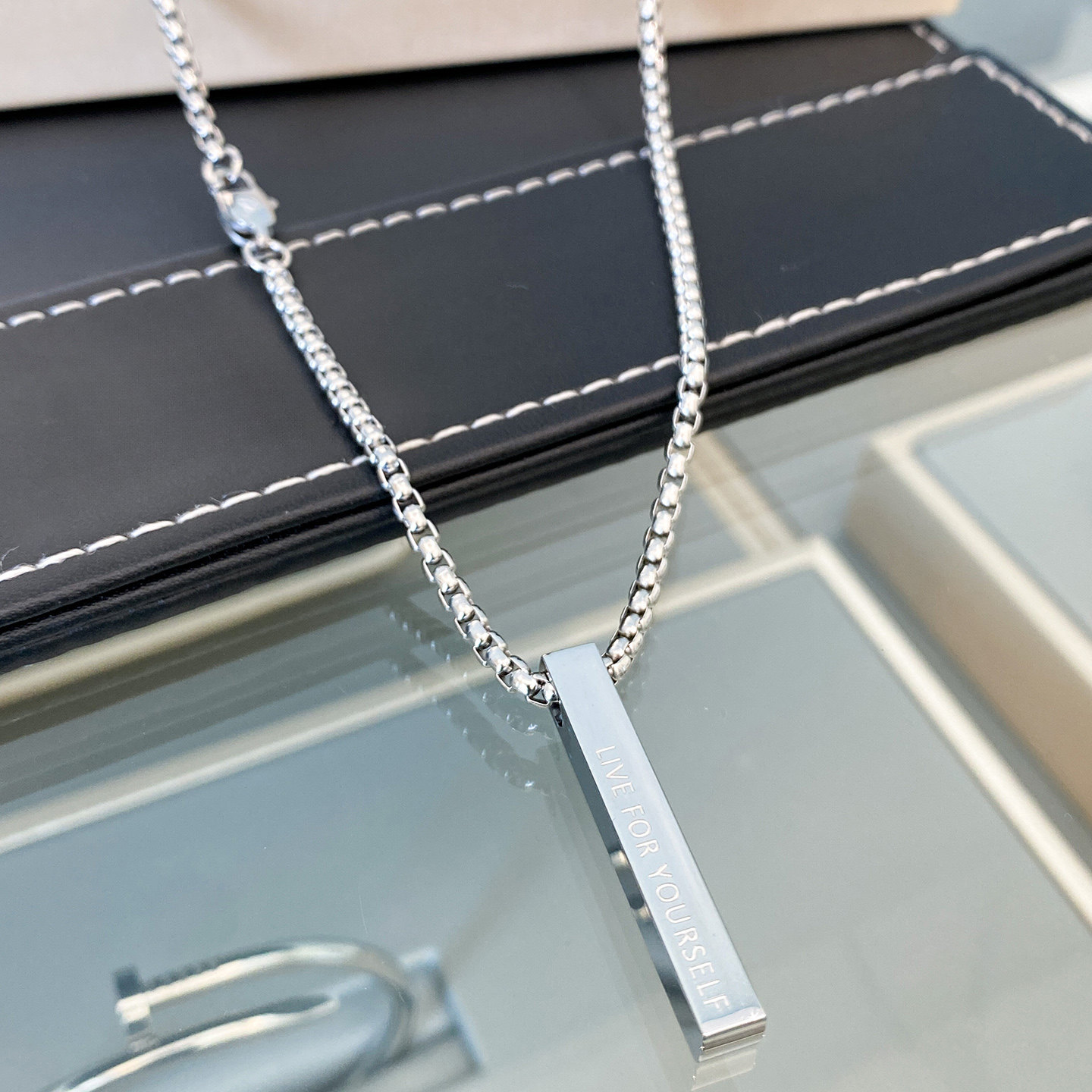 CELIE KALIRA周杰伦同款英文刻字长条吊坠项链百搭男女生毛衣链