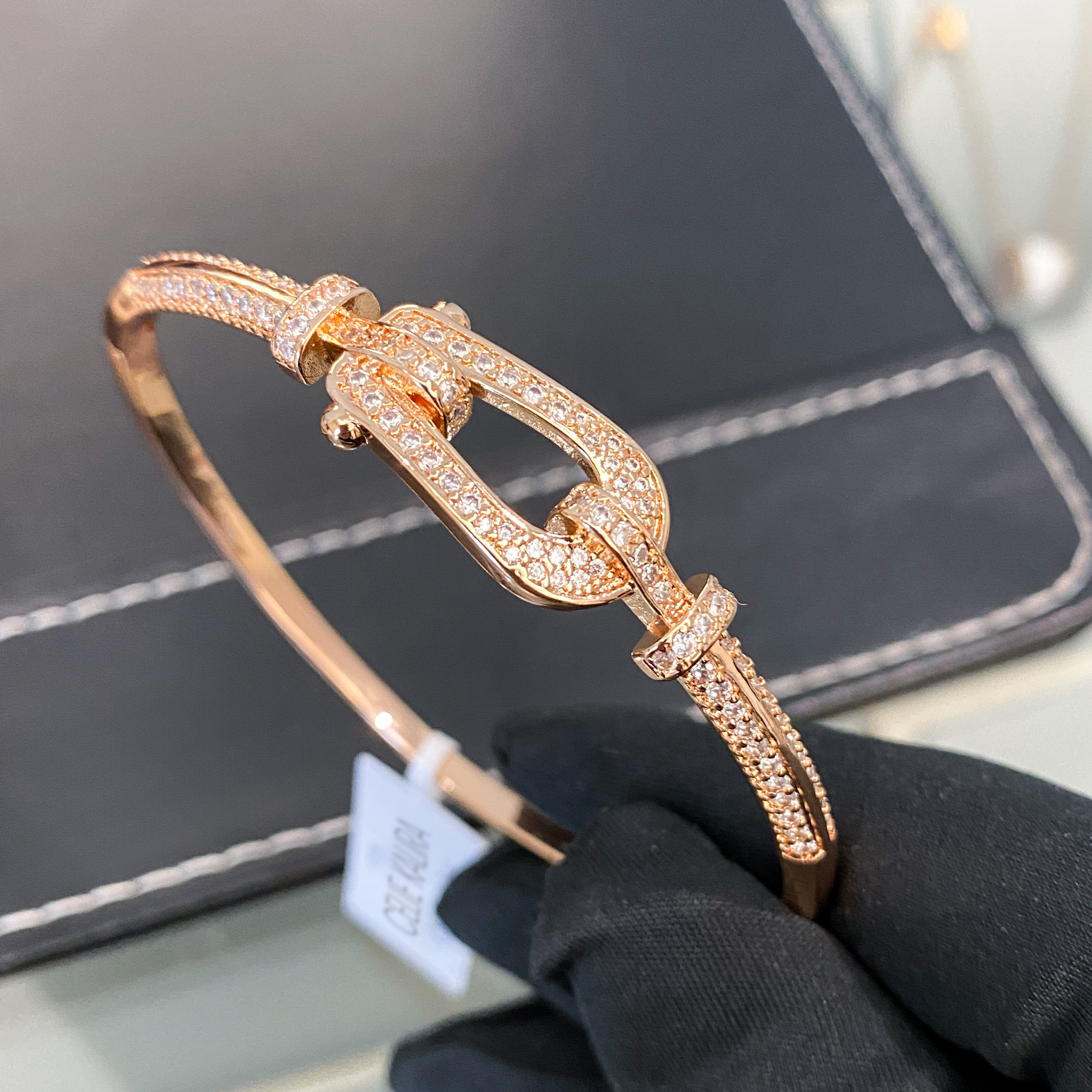 轻奢镶钻马蹄扣卡扣女生