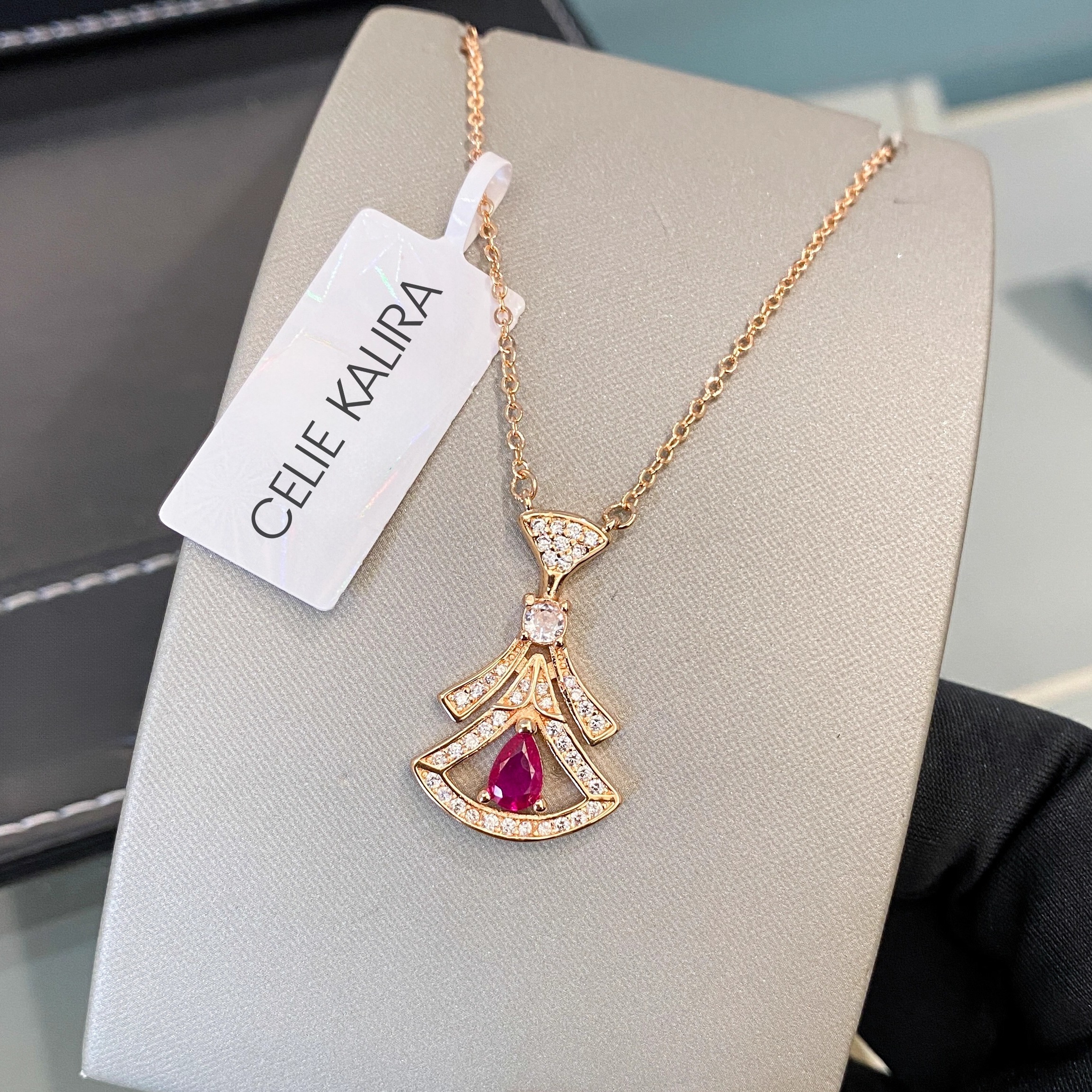 明星同款镶钻扇形小裙子项链