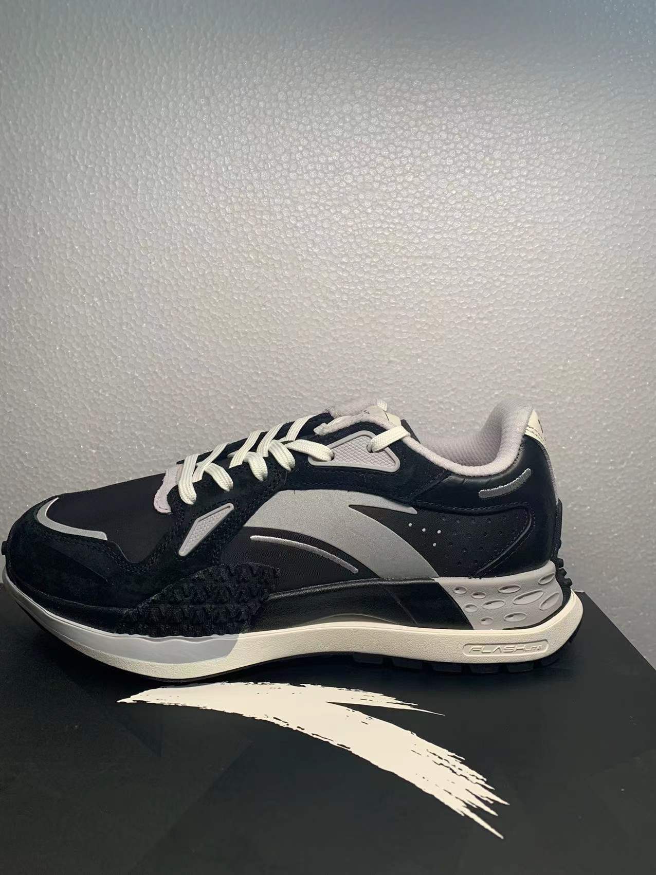 安踏星标系列跑步鞋休闲潮流