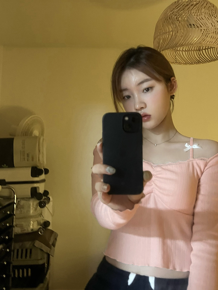 JOYCEBRA 봄 새 슬링 긴팔 티셔츠 가슴 패드가 있는 여성용 탄성 슬림 외부 짧은 탑