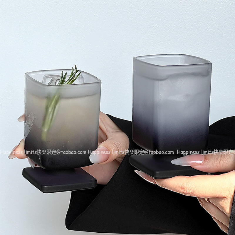 高级感磨砂渐变黑四方杯子高脚杯