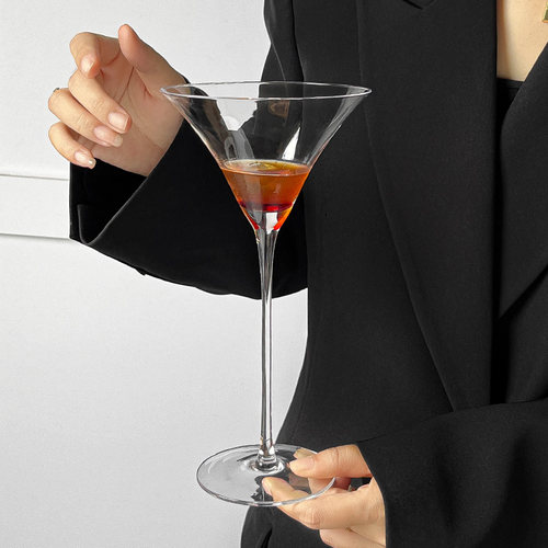 高颜值喇叭三角玻璃高脚V型鸡尾酒杯ins冷饮果汁杯香槟杯马天尼杯