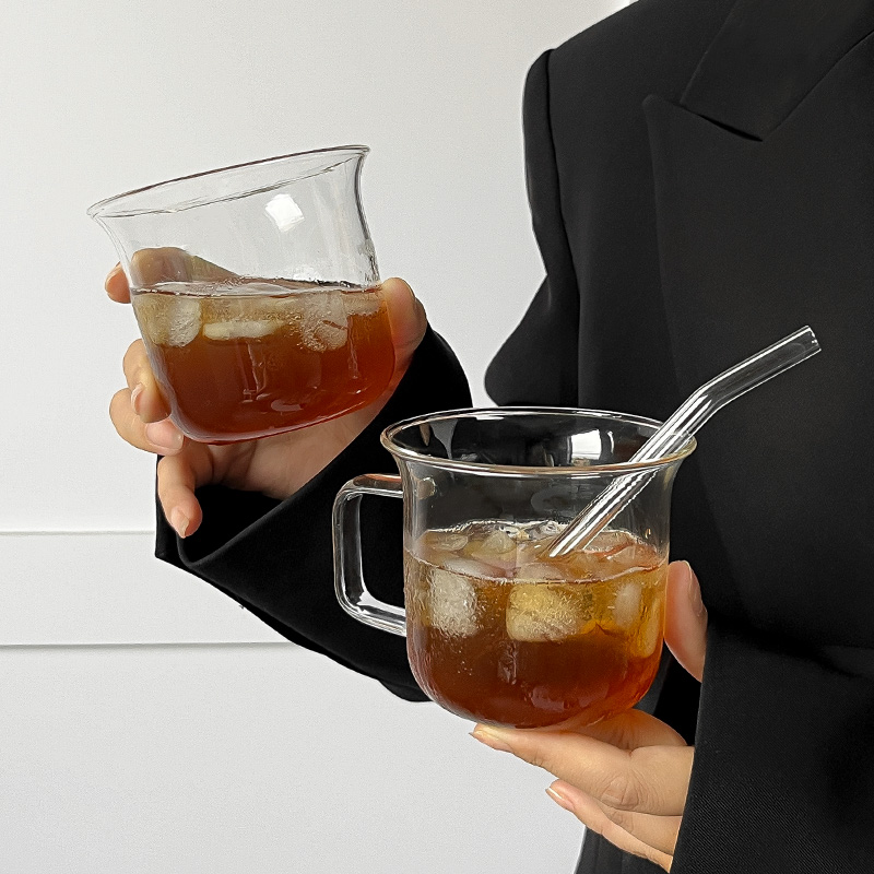 简约圆圆扩口杯带把手高硼硅