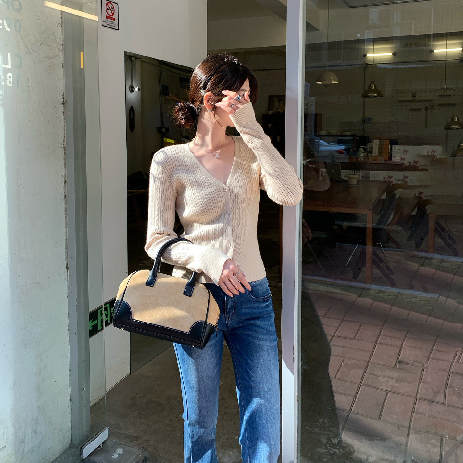 设计感早秋穿搭白色麻花V领针织开衫毛衣外套女2025新款短款上衣