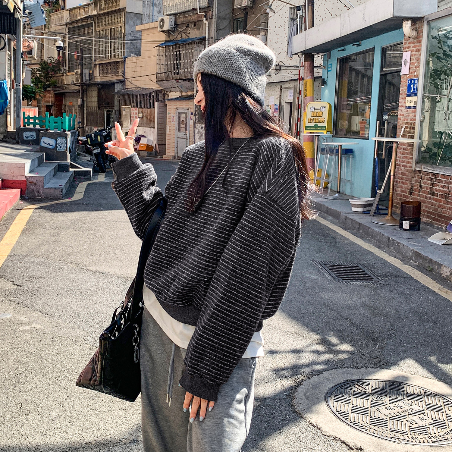 条纹圆领套头卫衣女秋冬季2026新款宽松慵懒风内搭长袖百搭小上衣
