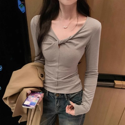 设计感扭结V领磨毛打底衫女秋冬2025新款今年流行爆款内搭小上衣