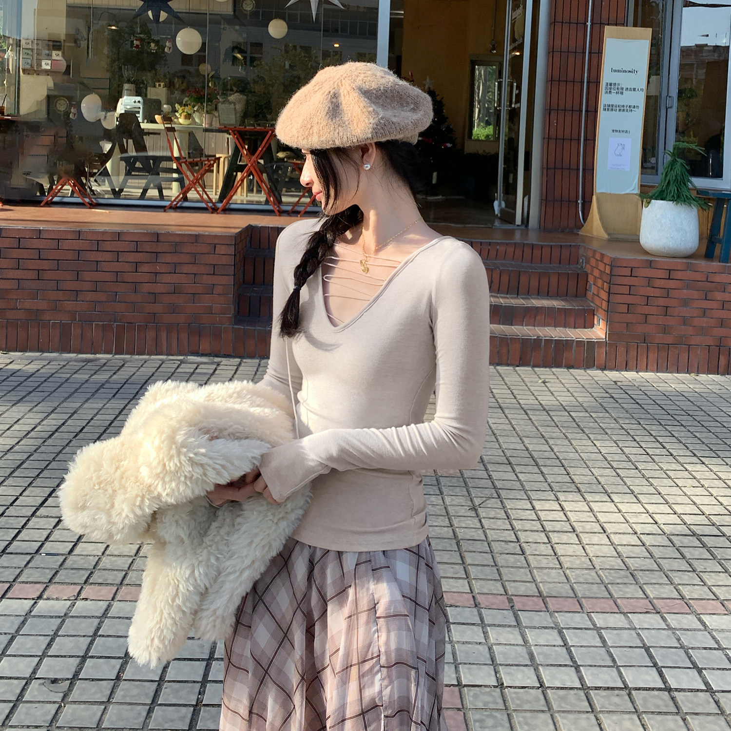 莱赛尔天丝系带设计感镂空长袖T恤内搭打底衫女新款V领显瘦小上衣