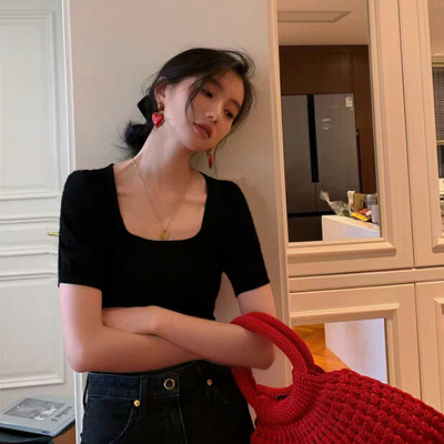 高级感方领短袖T恤女夏心机修紧身性感针织打底衫薄u领露锁骨上衣