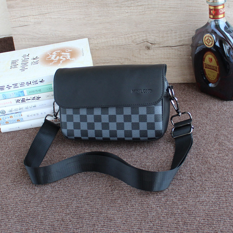 2026男士新款斜挎包简约防水手机包单肩包斜挎包格子休闲软皮包女