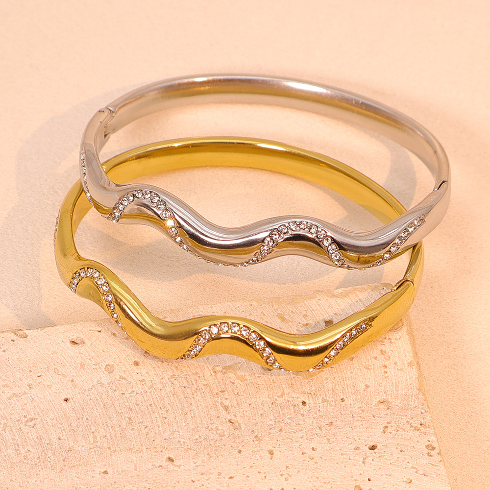 时尚波浪纹镶钻手镯女