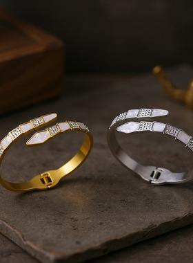 NVOXS不锈钢首饰魅力奢华贝母蛇形开口手镯防水防汗跨境流行女生