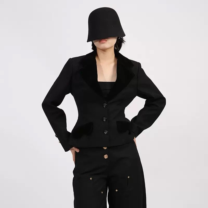 高级感气场小个子拼接秋冬西装短外套宝石纽扣收腰修身女式小西服