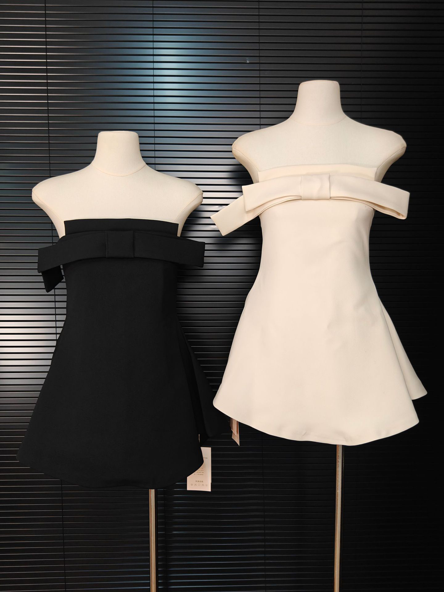 2026春夏新款精致名媛蝴蝶结抹胸白色连衣裙显腿长一字领蓬蓬短裙