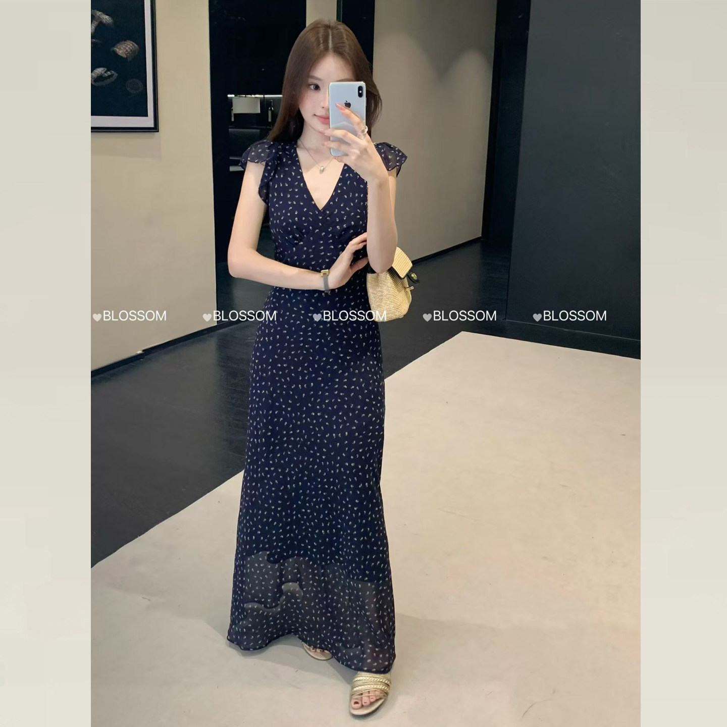 高个子碎花连衣裙女2026新款法式V领荷叶袖气质名媛海边度假长裙