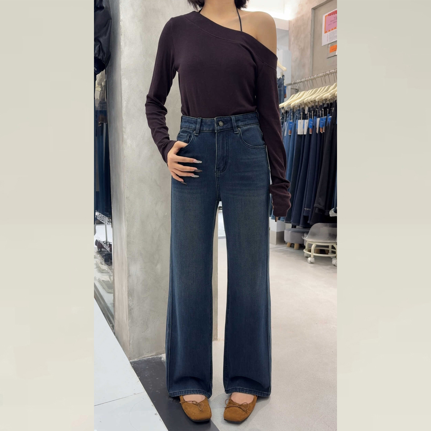 版型超好看的加绒窄版直筒牛仔裤