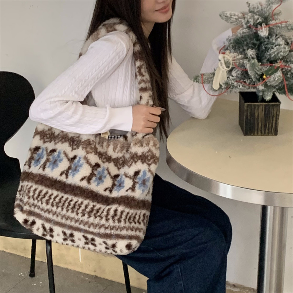 小白兔几 毛绒款民族风图腾大容量休闲学生手提单肩包外出背心包,箱包皮具/热销女包/男包,通用款女包,淘宝优惠券,粉丝福利购,淘宝优惠卷