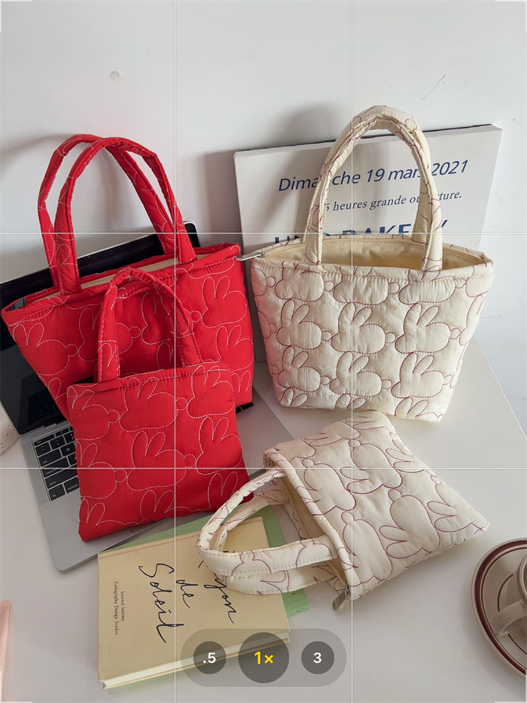 绗缝刺绣兔子手提便当包手机包