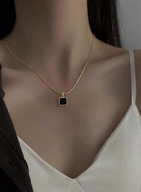 黑色几何方块项链女轻奢小众设计感锁骨链网红百搭钛钢不掉色颈链