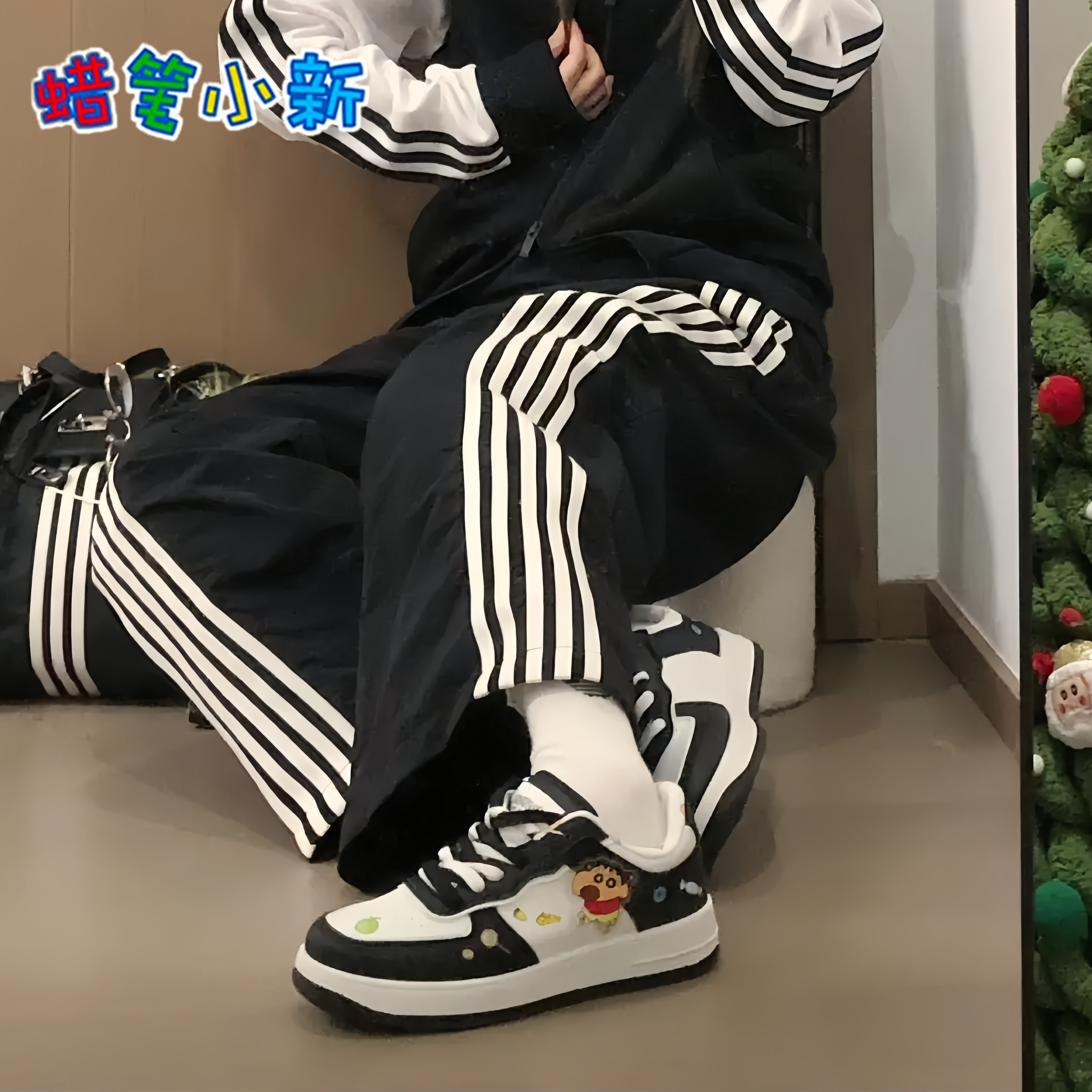 蜡笔小新黑白情侣卡通板鞋运动鞋