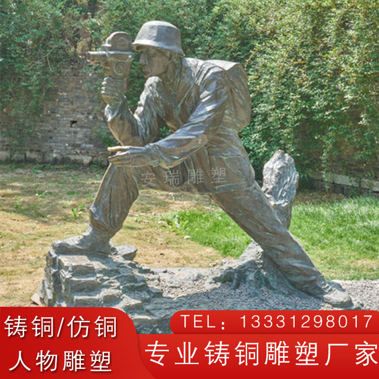 玻璃钢仿铜摄影人物 户外校园文化 广场摆放铸铜照相小男孩雕塑