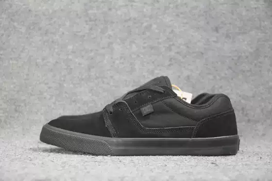 Size 38, 40, 49 Classic Black Warrior Dc Skateboarding Shoes Suede Upper Lightweight, Comfortable, Good Board Feel