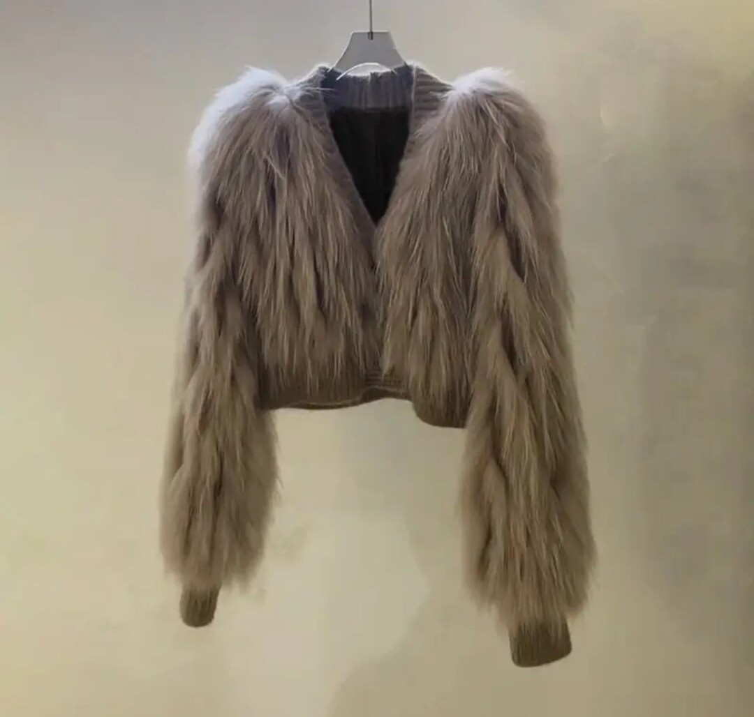 韩版气质环保毛V领皮草短外套2024秋冬新款设计感毛毛上衣27882