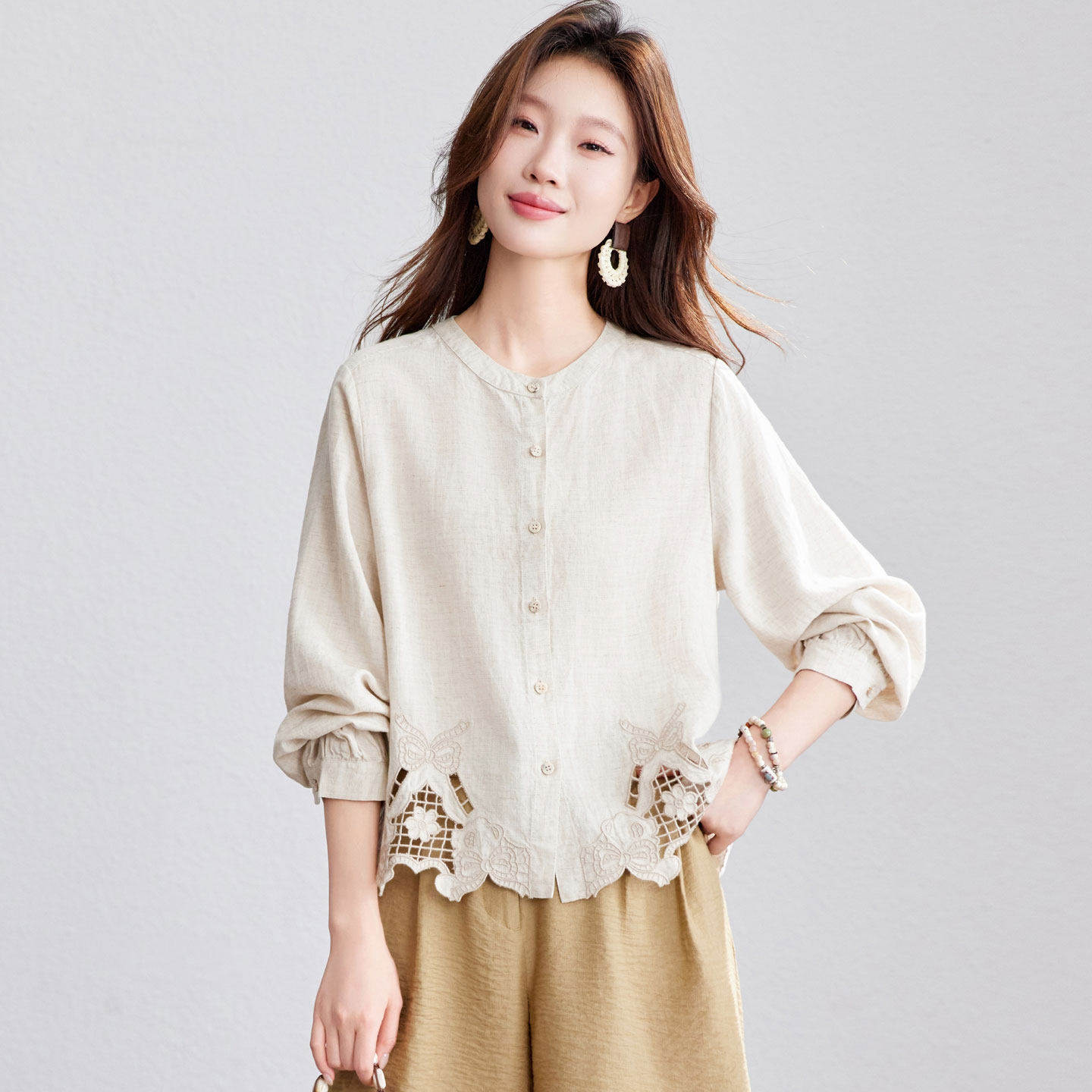 休闲风棉麻镂空刺绣衬衫女长袖春装宽松显瘦设计感小个子超火上衣
