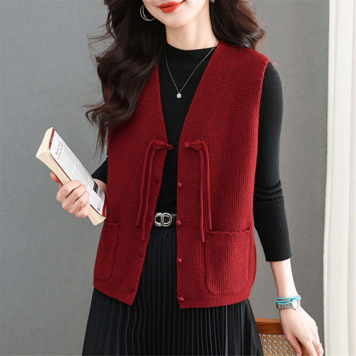 新中式国风红色马甲高级感针织背心开衫2026新款毛衣坎肩外套短款