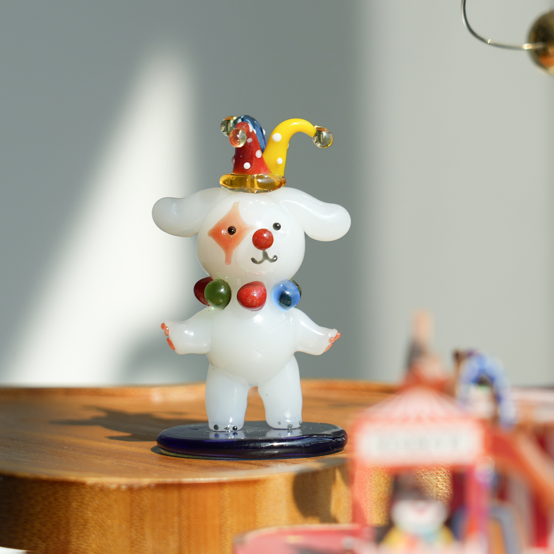 琉璃了马戏团小丑狗车载桌面摆件