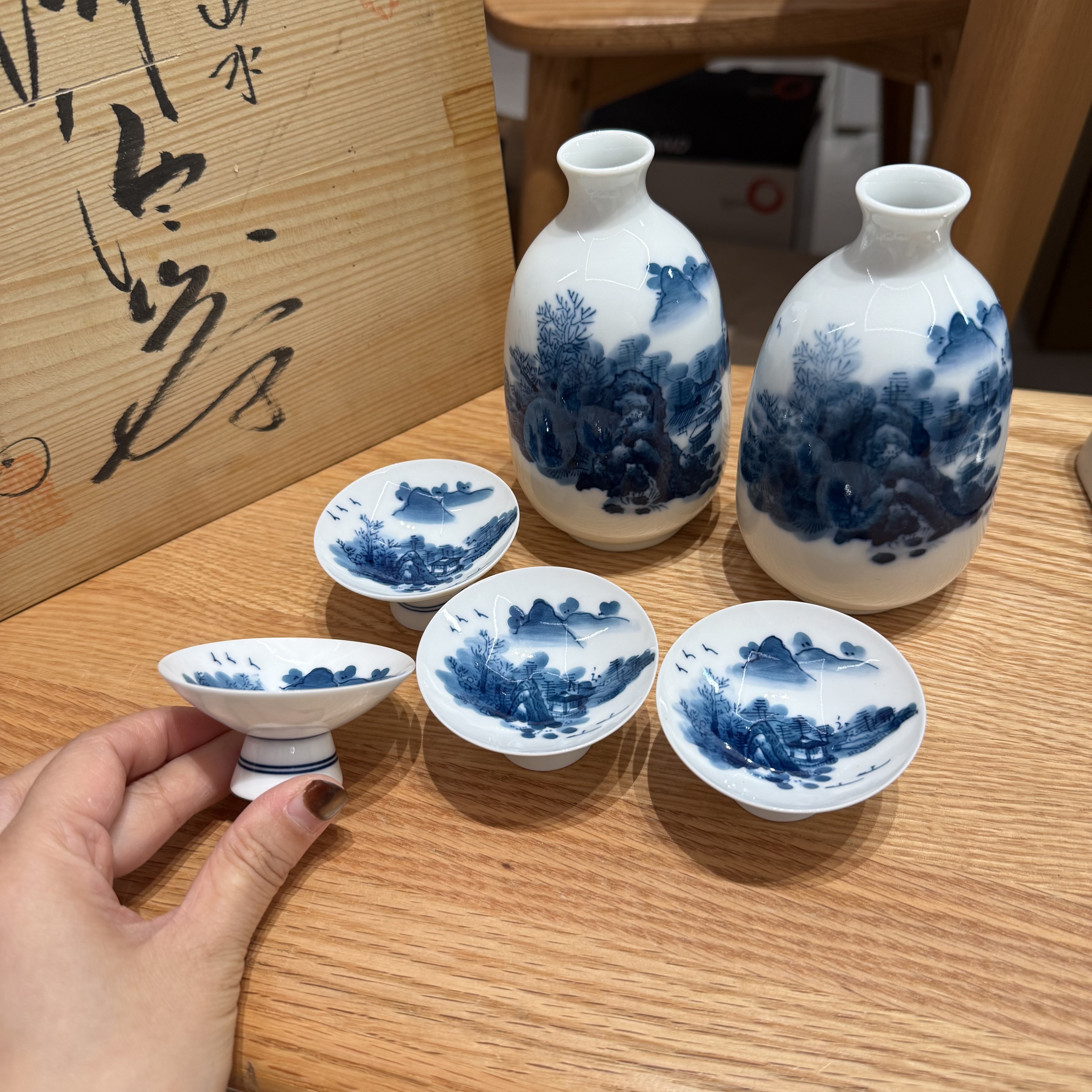 日本有田烧畑萬青花染付手绘山水酒壶酒杯套装 2壶4杯 中古原盒