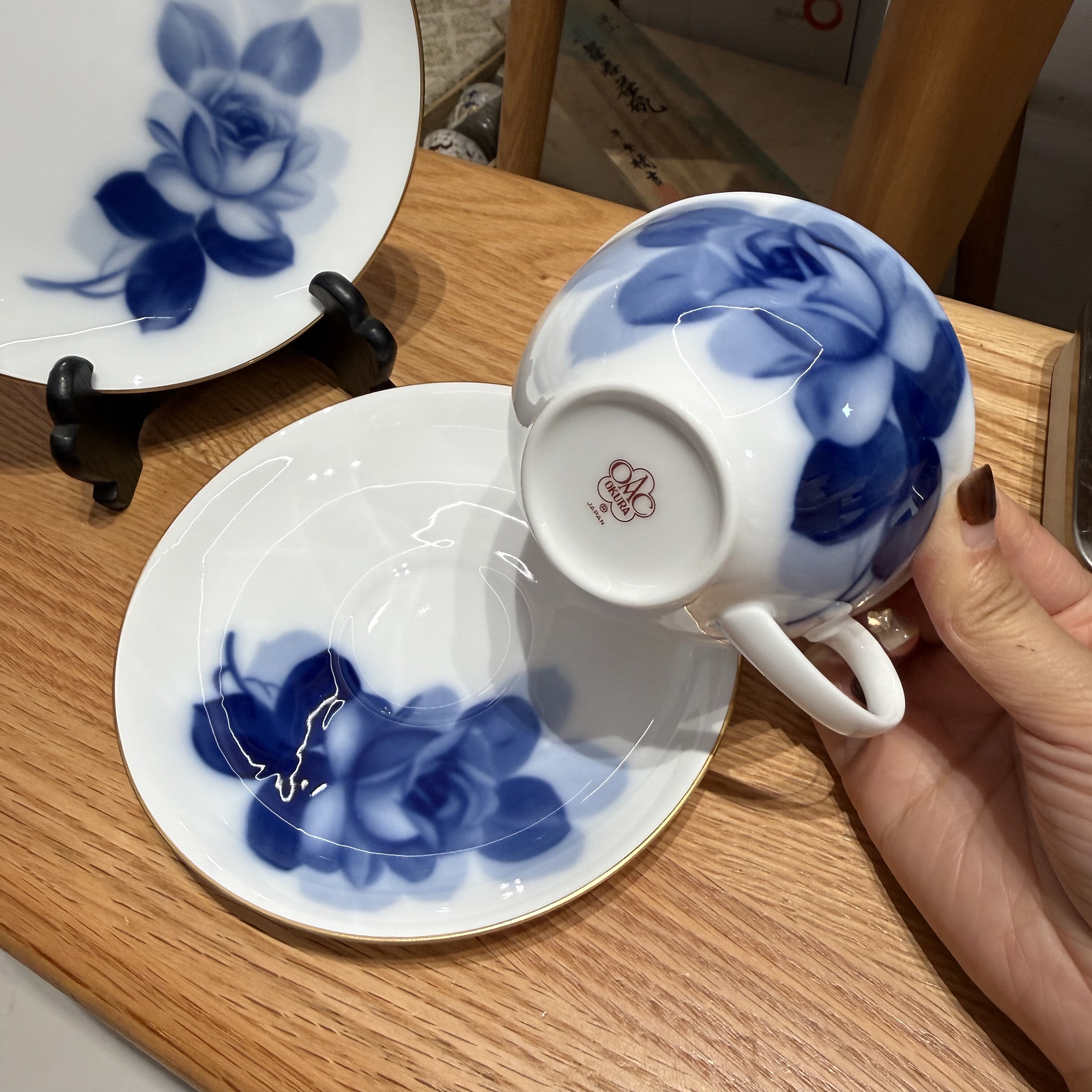 日本OKURA大仓陶园红标青花染付玫瑰阔口骨瓷咖啡杯+点心盘16cm
