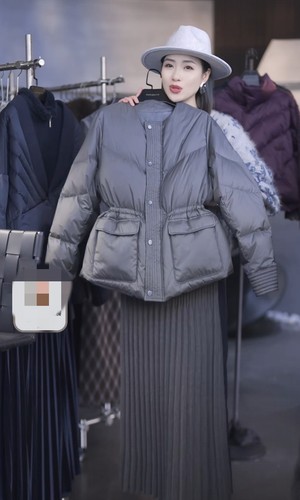 达芙妮高级成衣白鸭绒羽绒服25TG4447